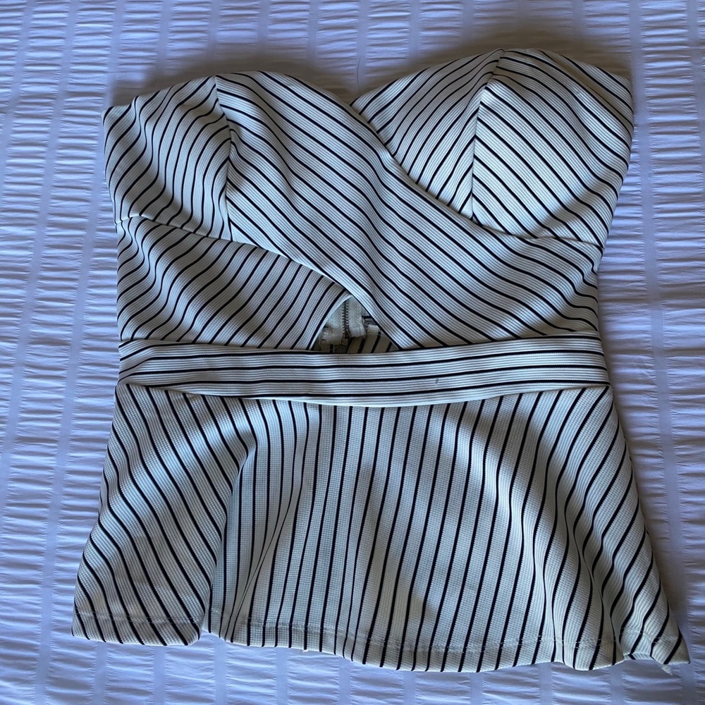 Strapless top